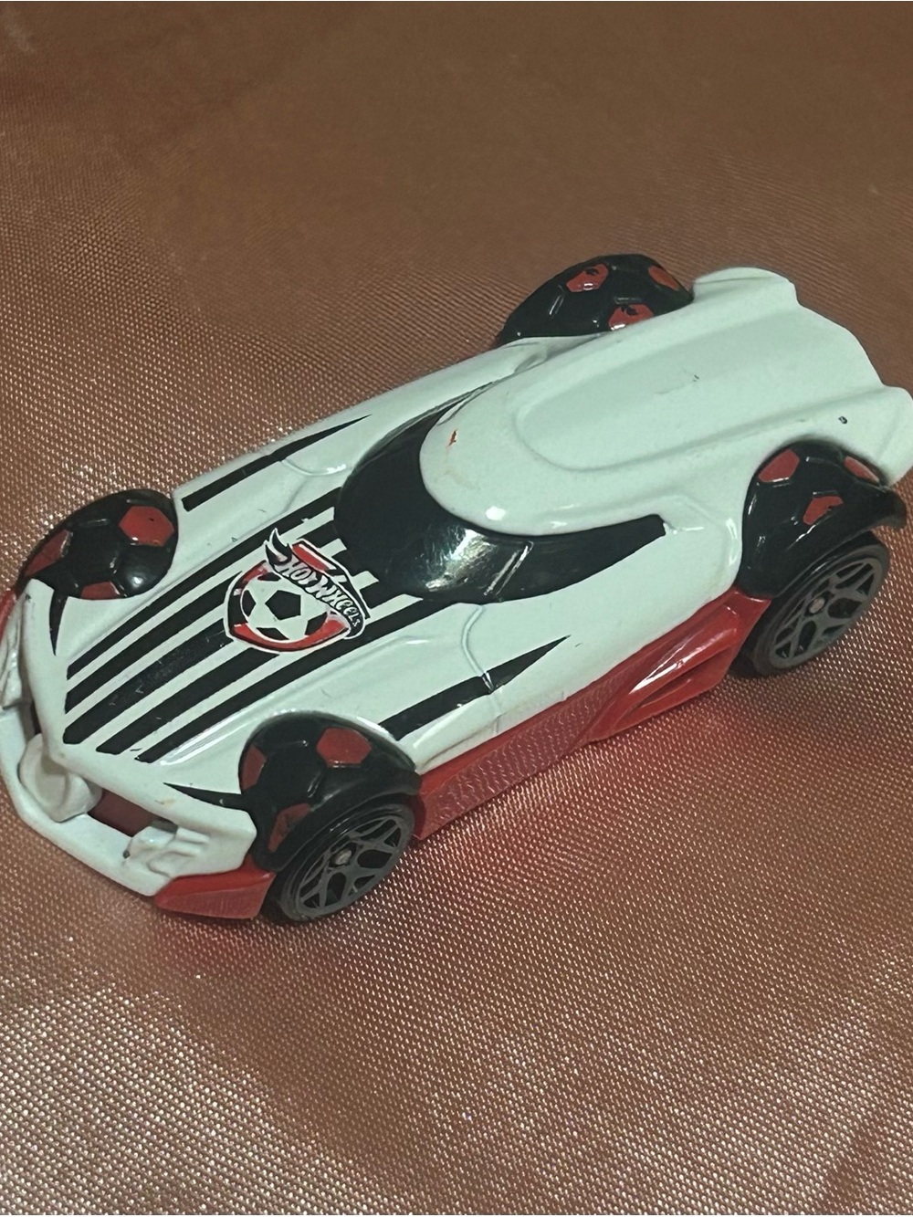 Hot Wheels Kick Kart White/Red Soccer Ball Theme Diecast Toy Car (BDD12)